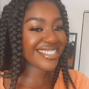 Meet your Posher, Eva